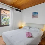 Arija-pino Apartman *
